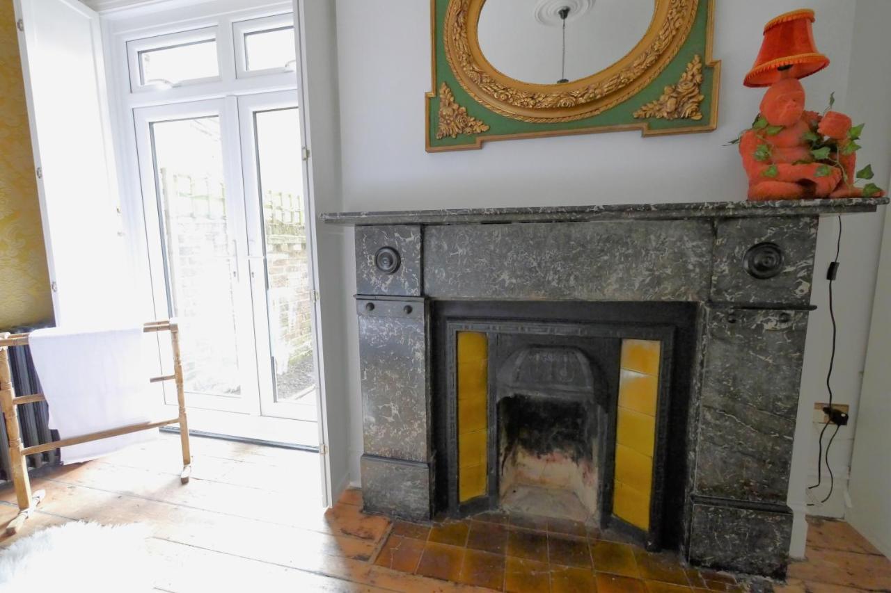 Quirky Spacious Ground Floor Victorian Garden Flat 沃辛 外观 照片