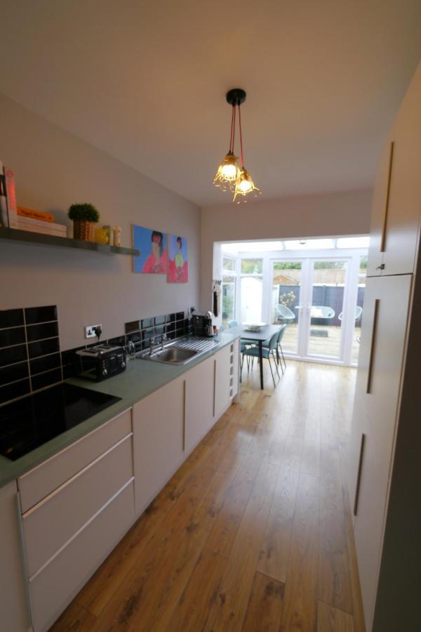 Quirky Spacious Ground Floor Victorian Garden Flat 沃辛 外观 照片